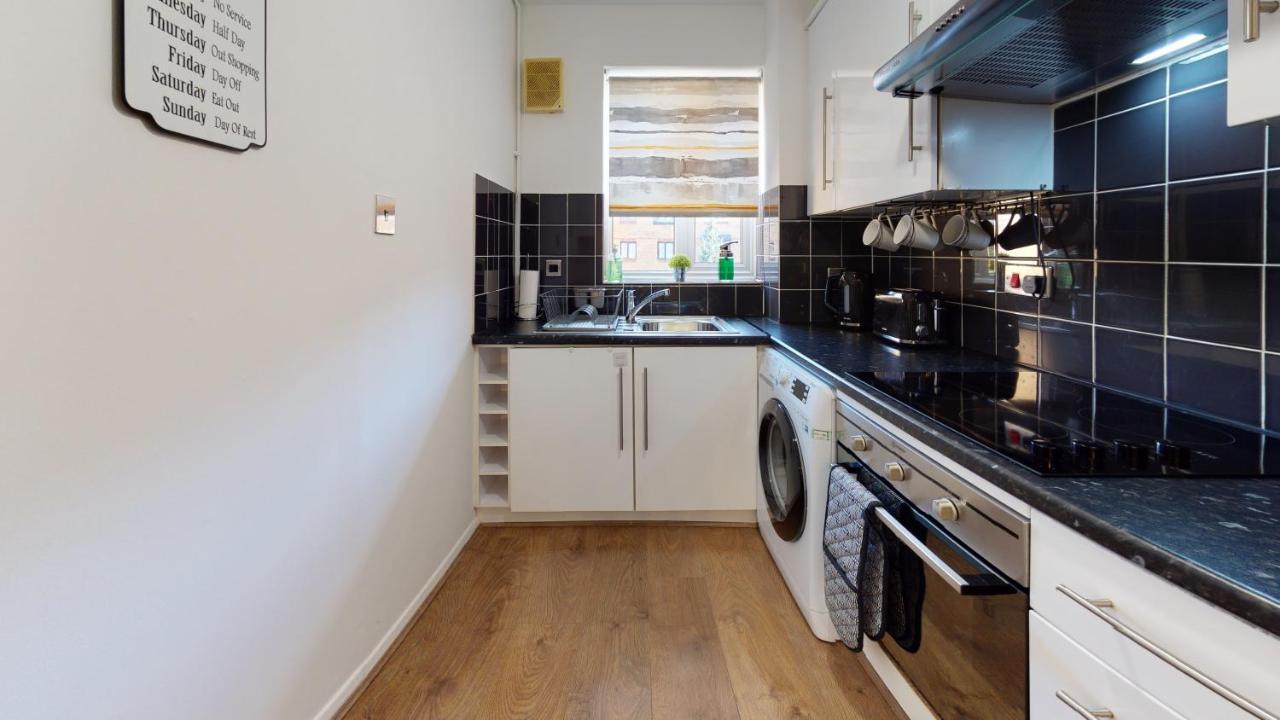 2Bedrm-4Guests-Parking-Nearstation Apartment Лондон Екстериор снимка